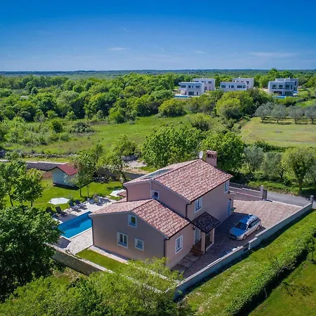 Sofia بولا